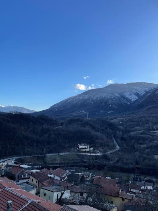 'Il Caratteristico' Apartamento Capistrello Exterior foto