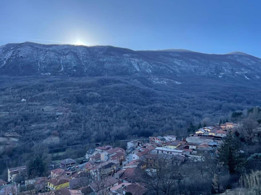 'Il Caratteristico' Apartamento Capistrello Exterior foto